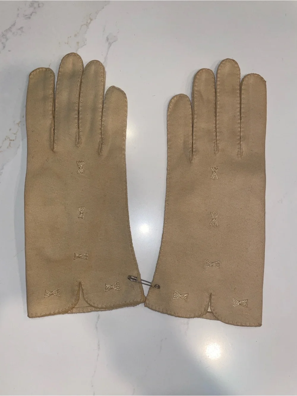 Vintage Dawnelle Beige Double-Woven Dress Gloves Embroidered Bows NOS Deadstock